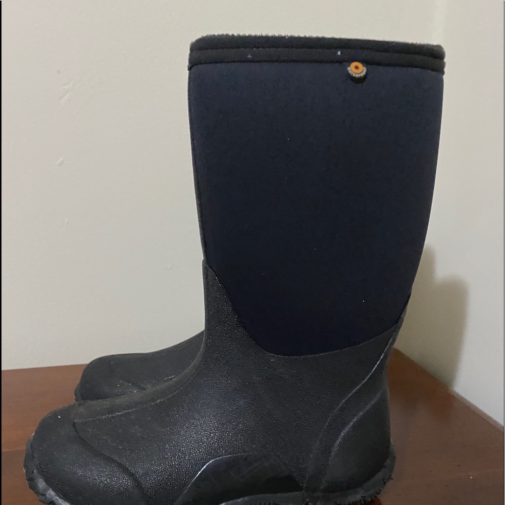 Size 3 boys Bogs Winter Snow Boots Black